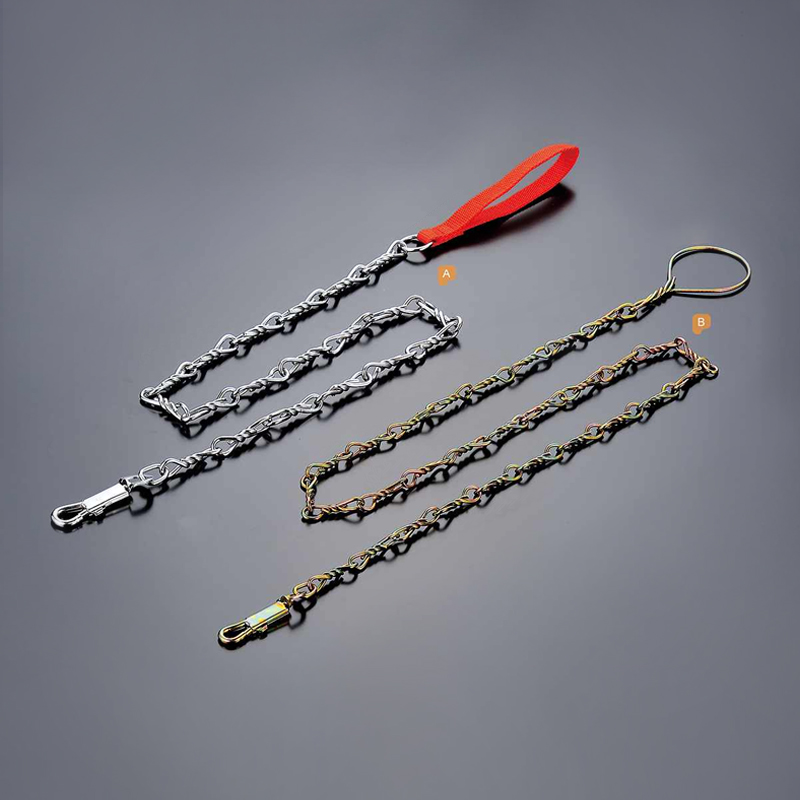 Metal chain dog leash is an ideal traction choice for large dogs